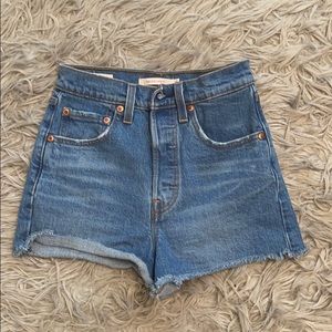 Denim Levi’s Ribcage Shorts